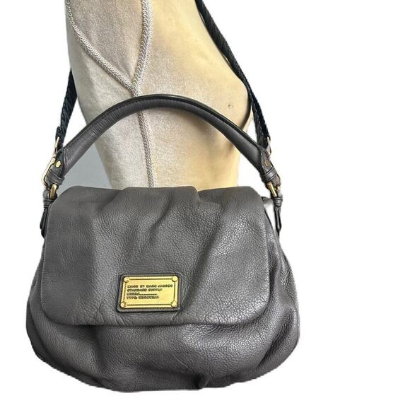★ EUC Marc Jacobs Pebble Leather Gray Crossbody Handbag Purse - Picture 1 of 16